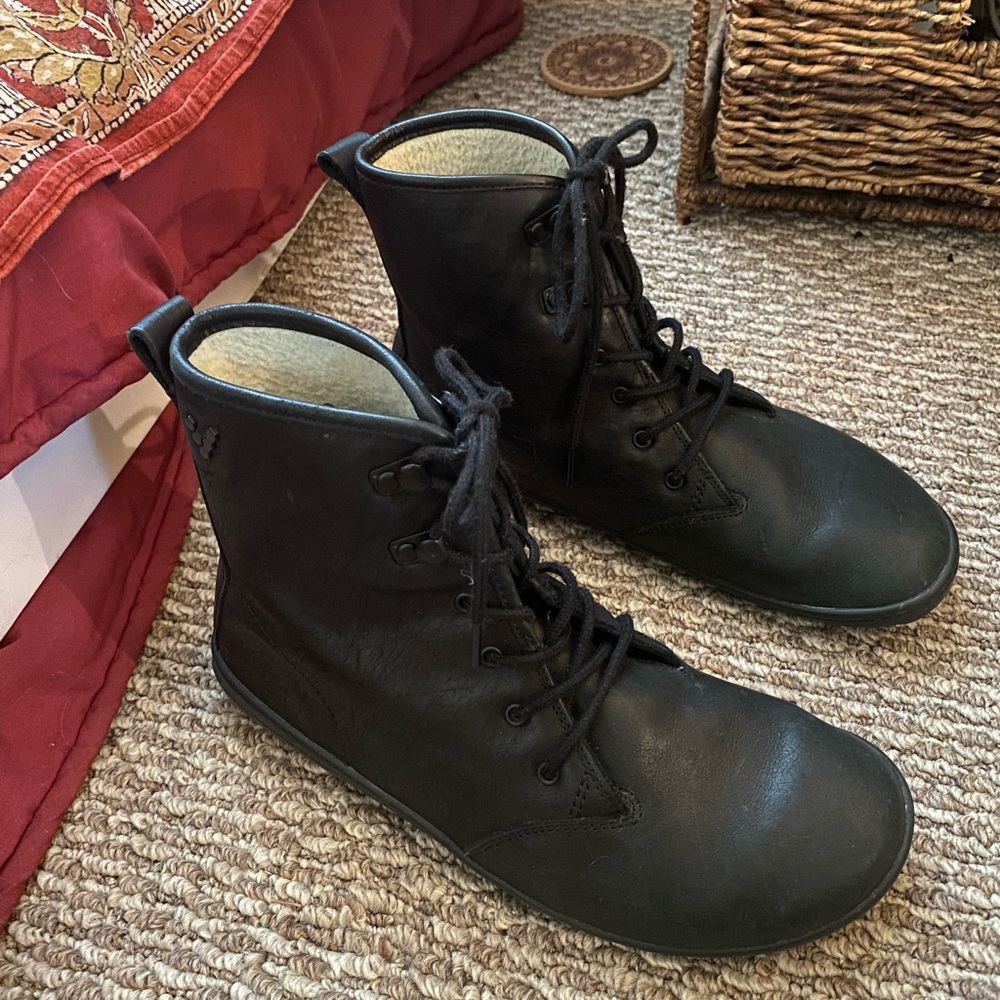 Vivobarefoot Gobi hi size 40 excellent condition